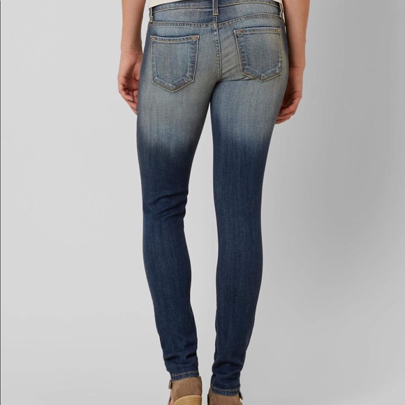 💎KanCan Distressed Skinnies - Picture 4 of 8